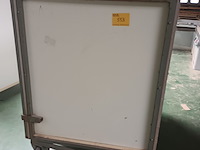 Lot 553 - transportkar met inhoud - afbeelding 1 van  3