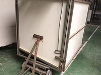 Lot 553 - transportkar met inhoud - afbeelding 2 van  3