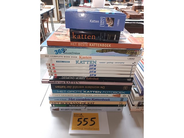 Lot 555 - boeken over katten. 20 stuks - afbeelding 1 van  3