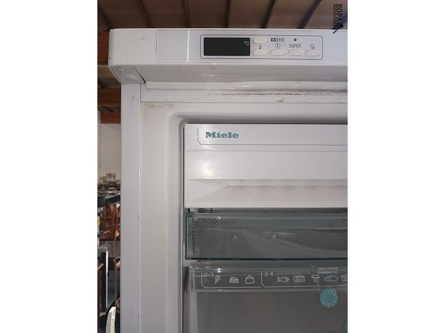 Lot 555 - diepvries miele - afbeelding 4 van  4