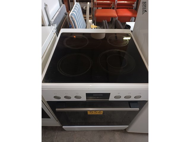 Lot 556 - elektrisch fornuis bosch - afbeelding 2 van  3