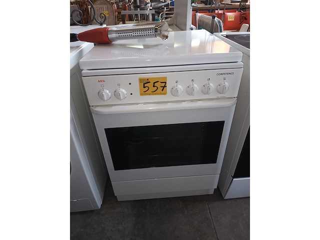 Lot 557 - elektrisch fornuis aeg - afbeelding 1 van  5