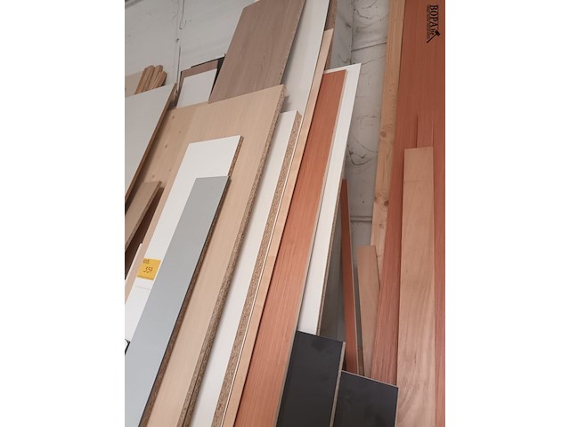 Lot 557 - lot resten van panelen - afbeelding 2 van  3