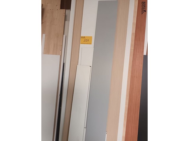 Lot 557 - lot resten van panelen - afbeelding 3 van  3
