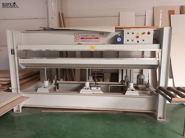 Lot 559 - hydraulische platenpers sormec - afbeelding 1 van  2