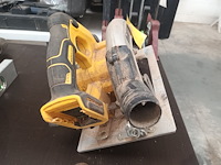 Lot 56 - accu cirkelzaag dewalt - afbeelding 2 van  3