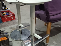 Lot 56 - barkruk. 2 stuks - afbeelding 2 van  3