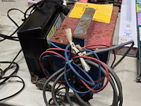 Lot 56 - batterij lader en aircompressor 12v - afbeelding 1 van  5