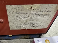 Lot 56 - batterij lader en aircompressor 12v - afbeelding 3 van  5