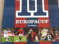 Lot 56 - boeken europacup. 2 stuks - afbeelding 2 van  4