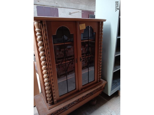 Lot 56 - buffetkast - afbeelding 1 van  1