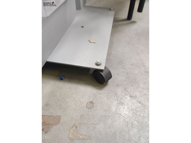 Lot 56 - folderrek en 2 stoelen - afbeelding 4 van  4