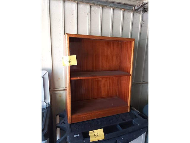 Lot 56 - houten open kastje - afbeelding 1 van  2