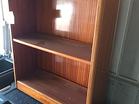 Lot 56 - houten open kastje - afbeelding 2 van  2