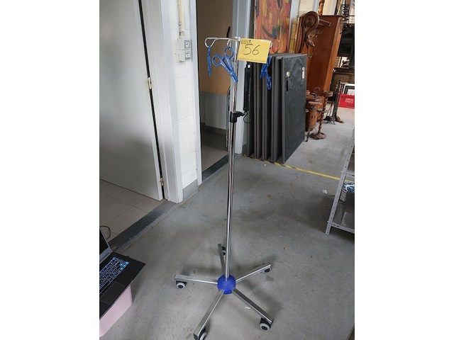 Lot 56 - infuusstandaard - afbeelding 1 van  2
