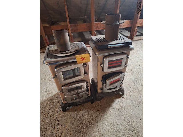 Lot 56 - kachels. 2 stuks - afbeelding 1 van  4