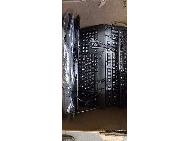 Lot 56 - lot diverse toetsenborden ong 8 stuks - afbeelding 2 van  2