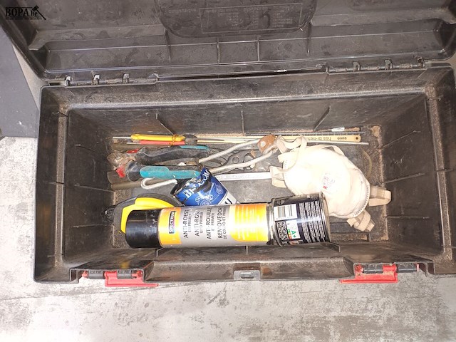 Lot 56 - materiaalkoffer curver met inhoud - afbeelding 3 van  3