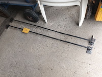 Lot 56 - metalen balustrade. 2 stuks - afbeelding 1 van  2