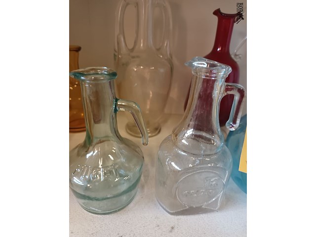 Lot 56 - oude flesjes. 8 stuks - afbeelding 2 van  5