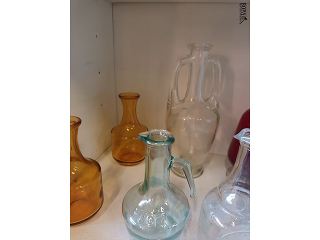 Lot 56 - oude flesjes. 8 stuks - afbeelding 3 van  5