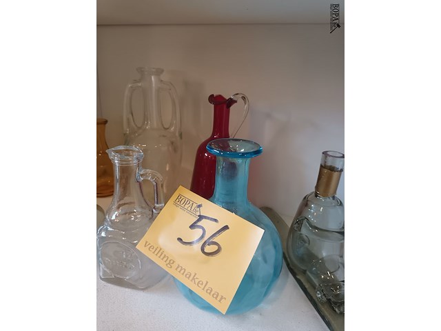 Lot 56 - oude flesjes. 8 stuks - afbeelding 5 van  5
