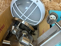 Lot 56 - plafondlamp - buitenlicht - 3 inoxen spothouders - afbeelding 3 van  3