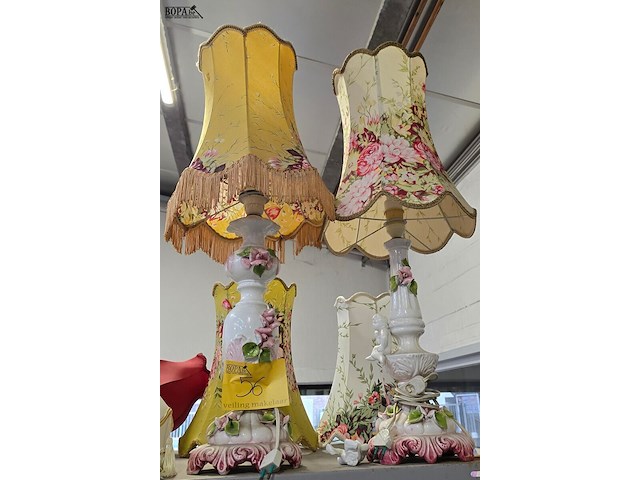 Lot 56 - porseleinen tafellampen 2 stuks - afbeelding 1 van  3