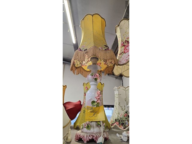 Lot 56 - porseleinen tafellampen 2 stuks - afbeelding 2 van  3