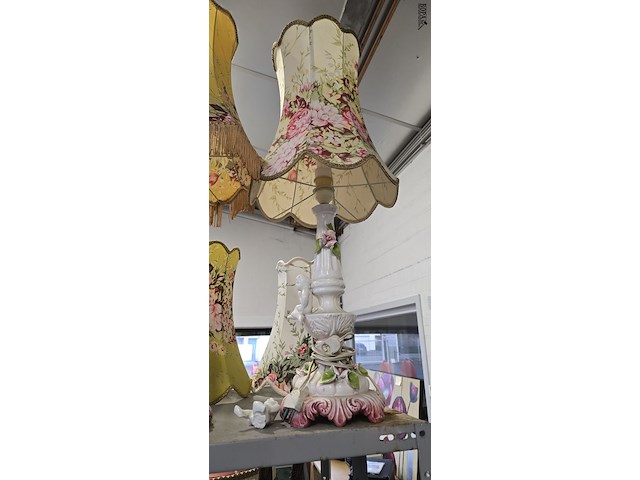 Lot 56 - porseleinen tafellampen 2 stuks - afbeelding 3 van  3