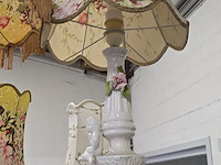 Lot 56 - porseleinen tafellampen 2 stuks - afbeelding 3 van  3