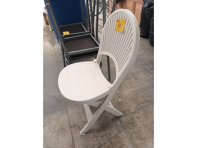 Lot 56 - pvc stoel - afbeelding 2 van  2