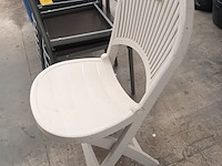Lot 56 - pvc stoel - afbeelding 2 van  2