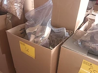 Lot 56 - rookhout chunks rode wijnvaten 1 kg. 15 stuks