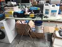 Lot 56 - strijkplank en persoonlijke verzorging - afbeelding 1 van  6