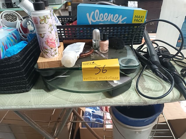 Lot 56 - strijkplank en persoonlijke verzorging - afbeelding 6 van  6