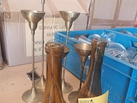 Lot 56 - vazen en kaarsenhouders. 7 stuks - afbeelding 2 van  3