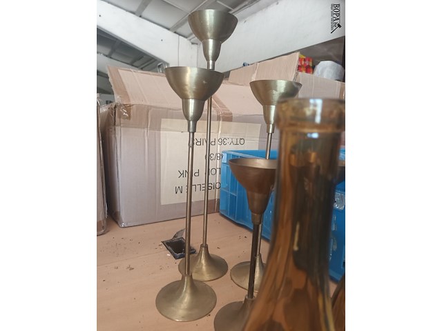 Lot 56 - vazen en kaarsenhouders. 7 stuks - afbeelding 3 van  3