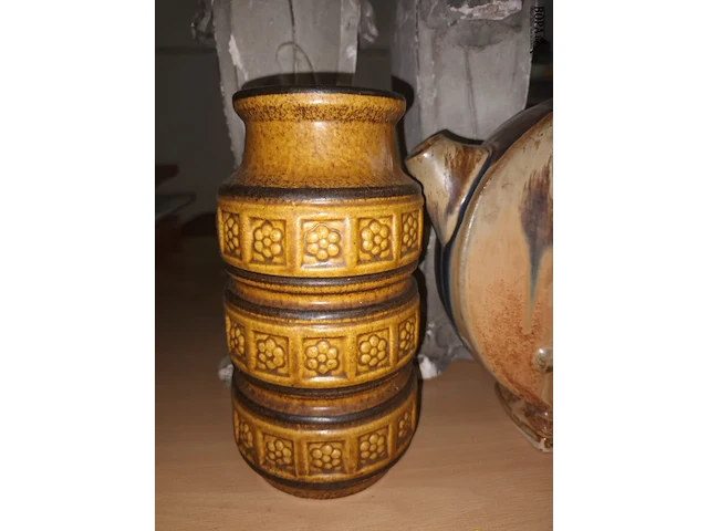 Lot 56 - vazen en keramiek. 5 stuks - afbeelding 3 van  4