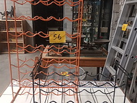 Lot 56 - wijnrekje. 2 stuks - afbeelding 1 van  4
