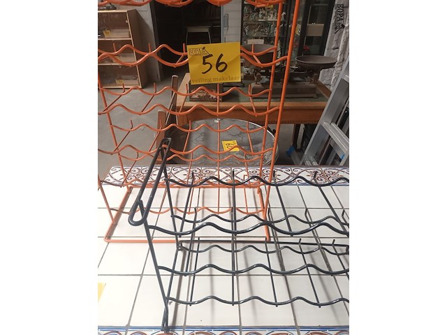Lot 56 - wijnrekje. 2 stuks - afbeelding 4 van  4