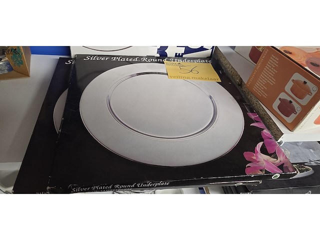 Lot 56 - zilverkleurige onderzetborden en presentatie borden - afbeelding 3 van  3
