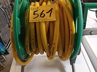Lot 561 - tuinslang op haspel - afbeelding 1 van  3