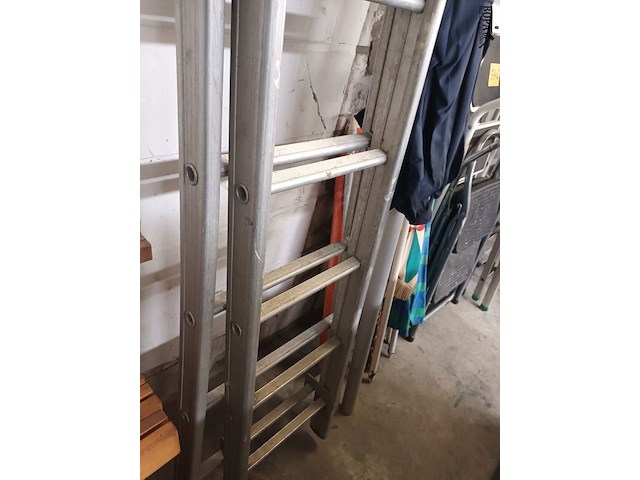 Lot 562 - aluminium ladder - afbeelding 3 van  4