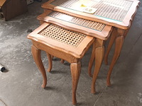 Lot 562 - set van 3 nesttafeltjes - afbeelding 2 van  3