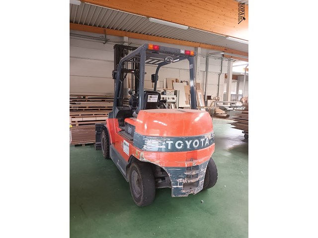 Lot 563 - elektrische heftruck toyota - afbeelding 2 van  6