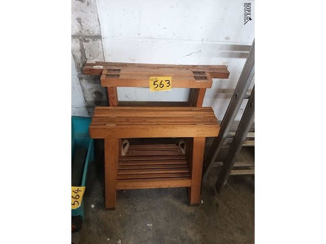 Lot 563 - houten schragen. 7 stuks - afbeelding 1 van  3
