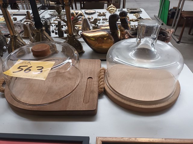 Lot 563 - kaasstolp in glas. 3 stuks - afbeelding 3 van  3