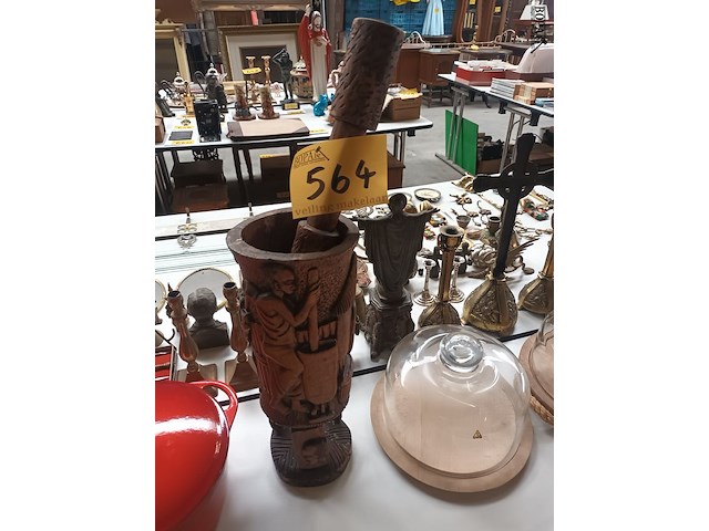 Lot 564 - afrikaanse vijzel met stamper - afbeelding 1 van  4