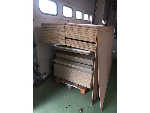 Lot 564 - melamine panelen - afbeelding 1 van  4